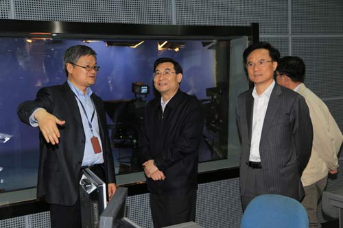 浙江省委常委、组织部长 胡和平(左二)